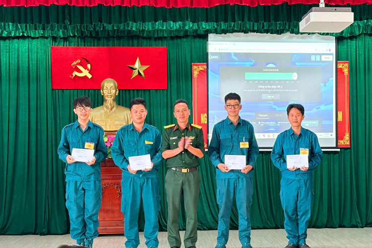 Image: Ban Chỉ huy Quân sự Quận 10 tổ chức sinh hoạt “Ngày Pháp luật Nước Cộng hòa xã hội chủ nghĩa Việt Nam” năm 2023